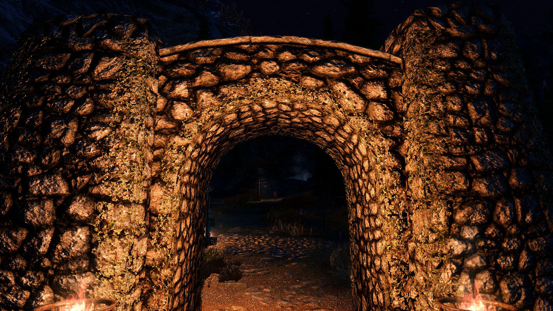 Torbogen bei Nacht.jpg