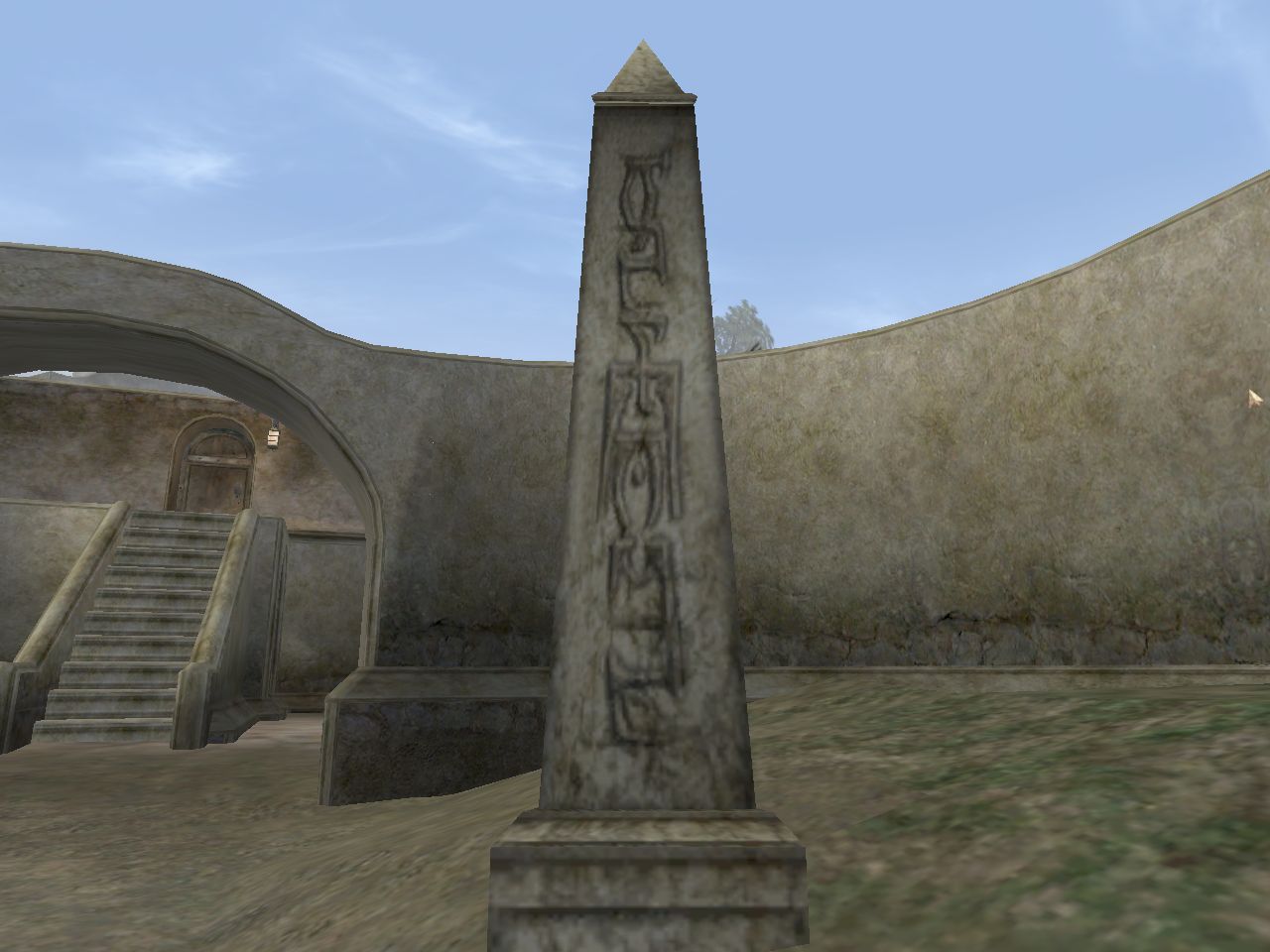 Dieser Obelisk am Ortseingang von Suran heißt Besucher willkommen