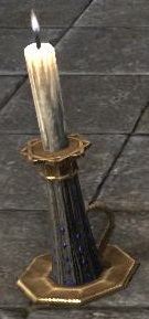 Datei:ESO Rothwardonischer Kerzenständer, praktisch.jpg