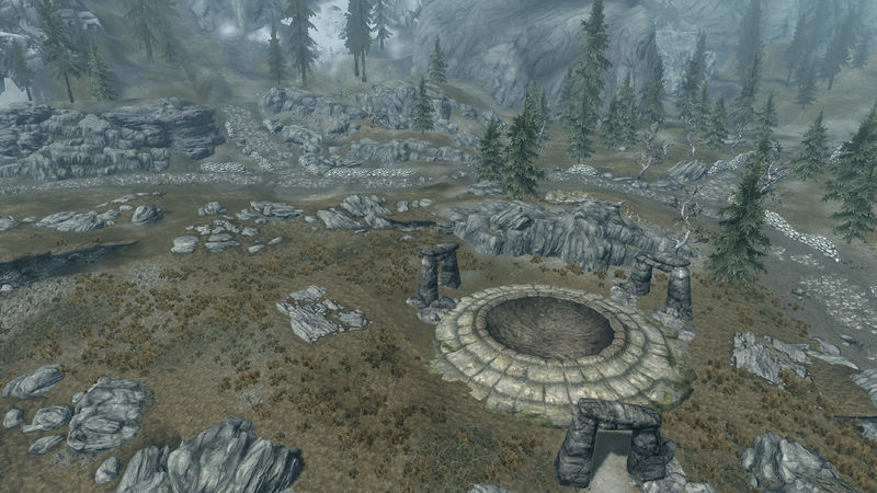 Datei:SR Vuljotnaaks Grab Granithügel.jpg