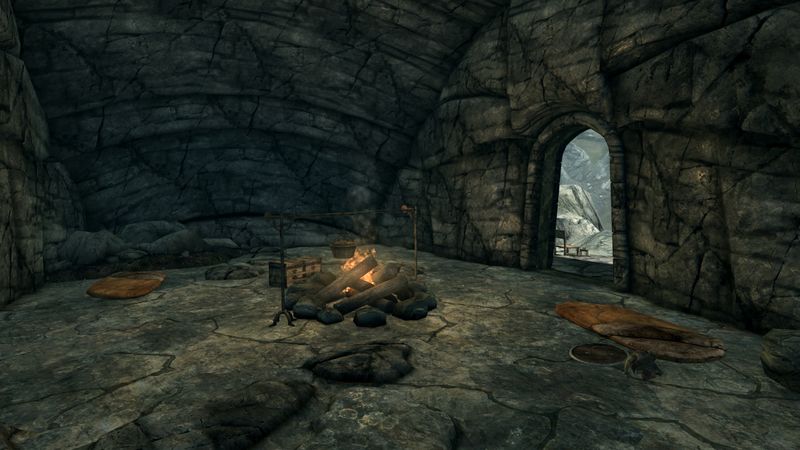 Datei:SR Vier-Schädel-Wacht Innen.jpg