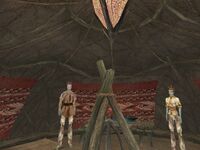 MW Erabenimsun-Assemmus Zelt innen.jpg