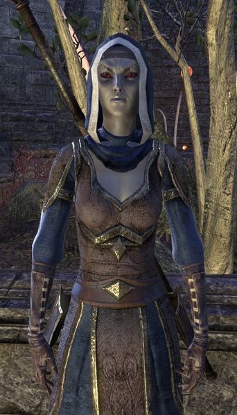 Datei:ESO Ausbilderin Falan.jpg