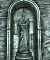 Eine Statue in den Kaiserstadtkatakomben