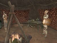 MW Erabenimsun-Massarapals Zelt innen.jpg