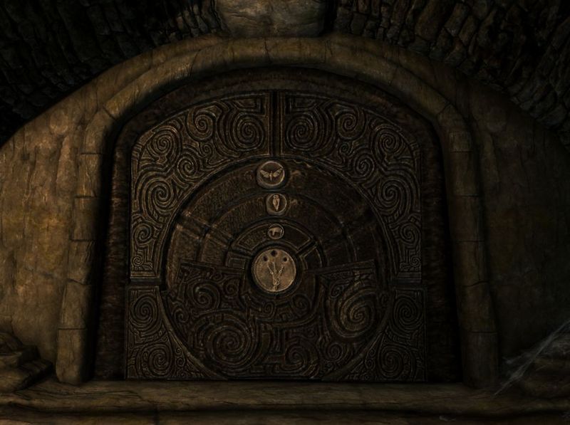 Datei:Ödsturzhügelgrab - Allerheiligstes Rätseltür.jpg