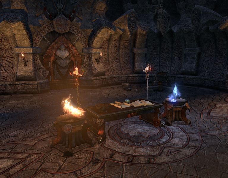 Datei:ESO Abstoßende Kapelle - Feuerschalen.jpg